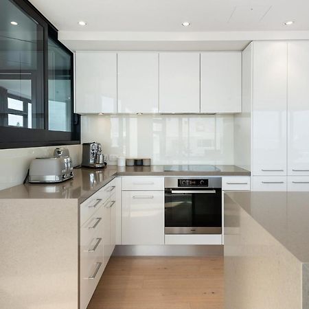 Superb Elevated Views Of Harbour With Heated Pool, Gym & Parking Apartamento Mount Maunganui Exterior foto