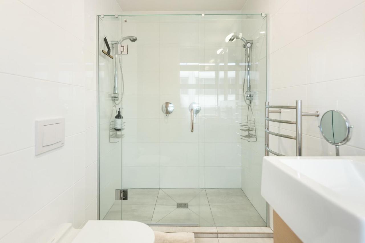 Superb Elevated Views Of Harbour With Heated Pool, Gym & Parking Apartamento Mount Maunganui Exterior foto